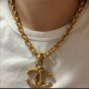 ⛔️SOLD⛔️Authentic Chanel Necklace in Gold Tone